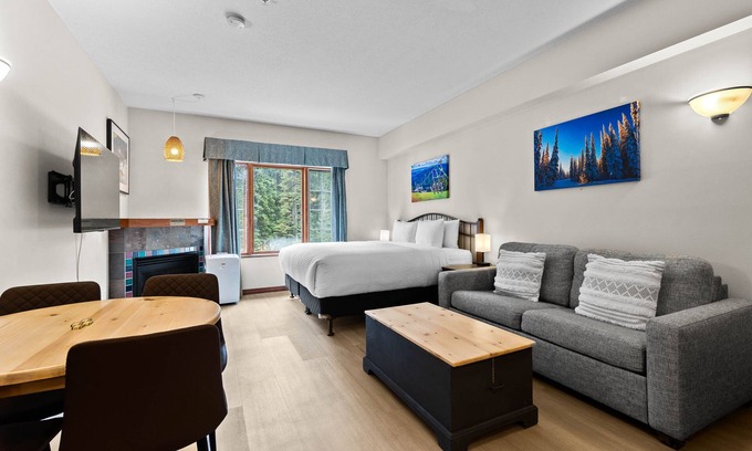 Sun Peaks Hotel | Hearthstone Lodge #219