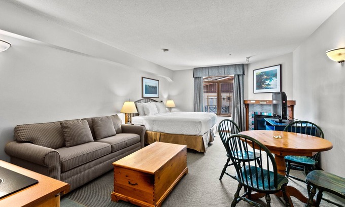 Sun Peaks Hotel | Hearthstone Lodge #328