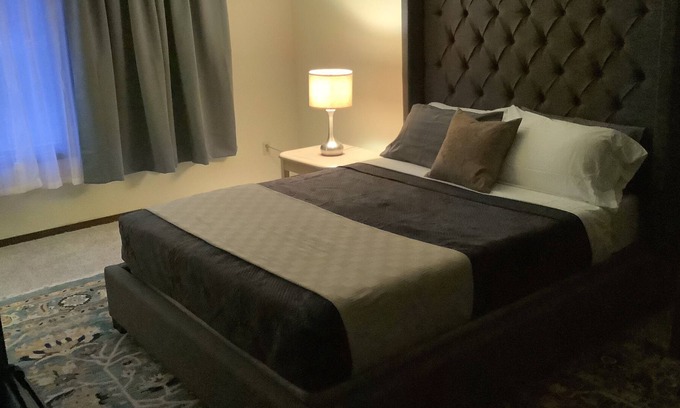 Glen Carbon Bed & Breakfast | HEARTLAND B & B/BUS/ RETREAT Rooms for Traveling Nurses, Couples, 5 star Meals
