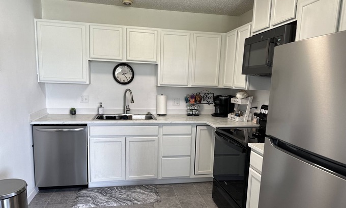 Twain Apartment | Heartland Hideaway is close to downtown, Kinnick Stadium, UIHC and Carver
