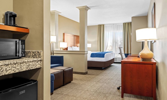 Wheatland Hotel | Heartland Inn and Suites