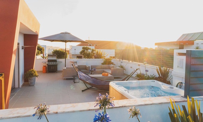 Peniche Apartment | Heated 3 bedroom penthouse w/jacuzzi in Baleal