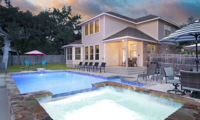 San Antonio House | Heated Pool, Arcade, Billiards with Two master suites