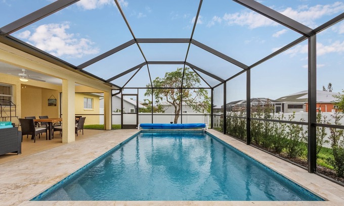 Trafalgar House | Heated Pool, GameRoom, EV Charger, Family Friendly