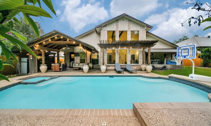 Hidden Forest House | Heated pool & hot tub close to six flags!n