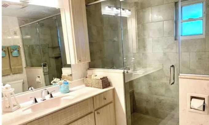 Oakland Hills House | Heated Pool House On Golf Course/7 min from Beach - Discounted