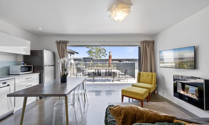 Mangawhai Heads Apartment | Heated Pool in the Heads Ultimate Holiday or Golfers Retreat with Air Con