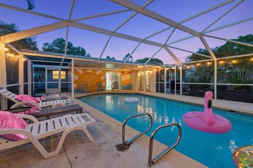Clearwater House | Heated Pool-King Bed-Pets OK