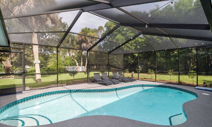 Gulf Gate Estates House | Heated pool on the water - under 10 mins to beaches!