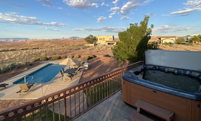 Page House | Heated Pool.Panoramic Views 4 Bed 2.5 Ba Central Location