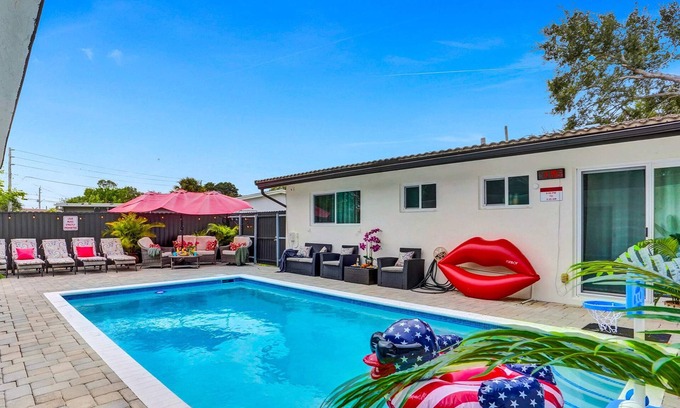 Sunset Villa | Heated Pool~Stellar stay in 7BD villa~Playground