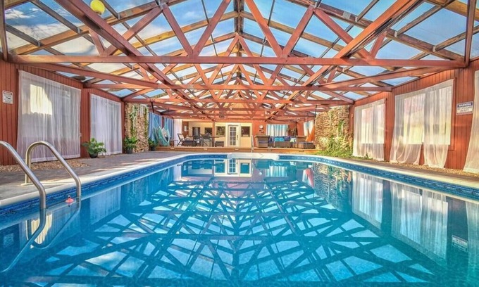 Independence House | Heated Salt Water Pool and Large Home l Spring Break! Close to Soccer + Royals