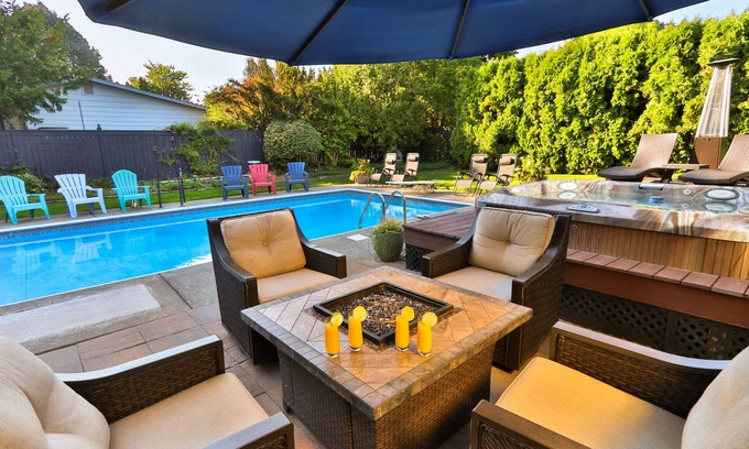 Walla Walla House | HEATED Swimming Pool, Hot Tub, Steps from Park, Dog Friendly