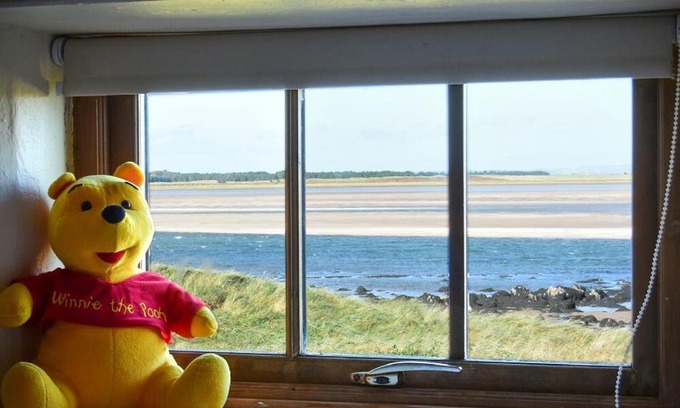 Bamburgh House | Heather Cottages - Godwit