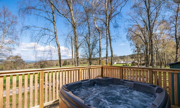 East Lewiston Apartment | Heather Lodge 1 with Hot Tub