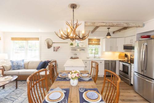 Fontana-on-Geneva Lake House | Heaven on Earth 2 BDR Fontana Flat Walk to Lake