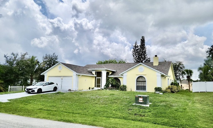 Sebastian Highlands House | Heavenly Sunshine Hideaway- Spacious, Cozy, VERY Clean, and Quiet Community!