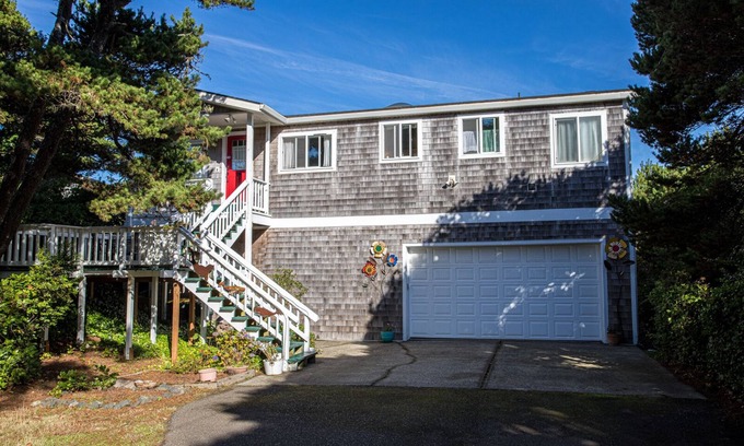 Florence House | Heceta Hideout, 3-min walk to Heceta Beach!