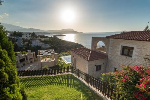 Plaka Villa | Hectoras Villa in Plaka BY APOKORONAS-VILLAS