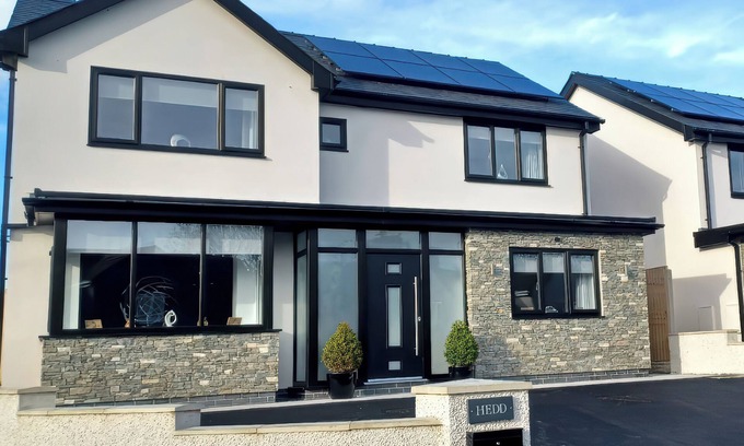 Amlwch House | HEDD, family friendly, country holiday cottage in Amlwch