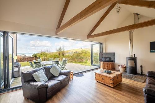 St Brides House | Heddwch - Beach House in Heart of Broad Haven for 14