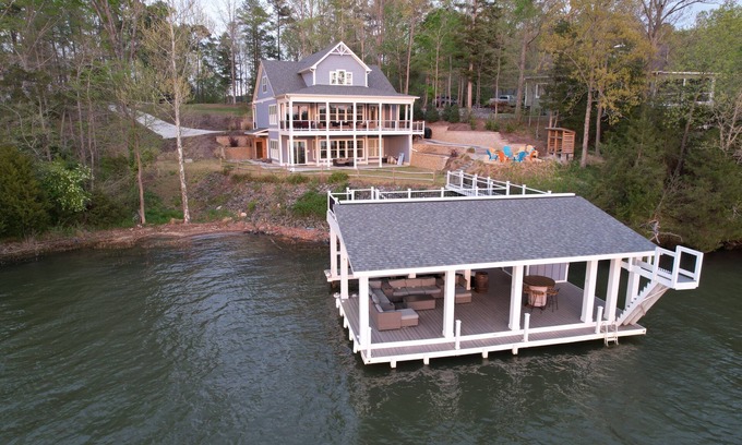Moratuck Manor House | "Heels Hide-A-Way" Brand New House! Great Main Lake View! Deep Water! Sleeps 12