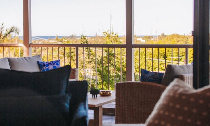 Aroona House | heerful family home with stunning views