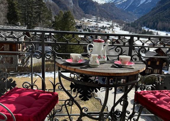 Evolene Apartment | Heida, studio ensoleillé au village avec magnifique vue sur la Dent-Blanche