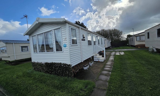 Rhyl Cabin | Heidi 2 Bed Robin hood