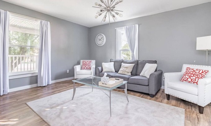 Peoria Heights House | Heights Lake · Heights, Heights, Baby! w/ Backyard Patio Grill
