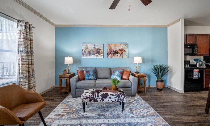 Downtown Oklahoma City Apartment | HEIRS VENTURES : WESTERN - 4mins from OKC Thunder Arena . King Bed . Pet Friendly . With Pool