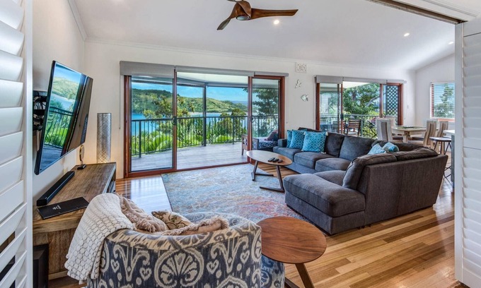 Hamilton Island Villa | Heliconia 10 Hamilton Island - oceanviews, buggy and transfers