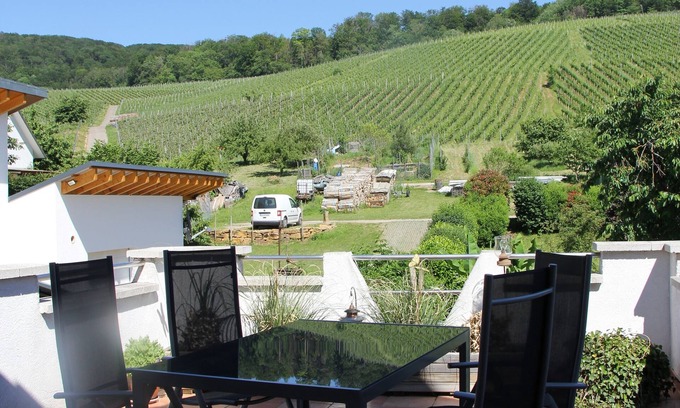 Pfaffenweiler Apartment | Helle 130m² Wohnung Direkt am Weinberg