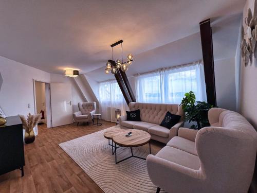 Schwerin Apartment | Helle großzügige Dachgeschoss Wohnung I Parkplatz I Schloss Blick #Cosiness Company
