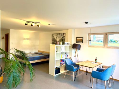 Worthsee Apartment | Helle Souterrain Wohnung in Laufnähe zum Wörthsee