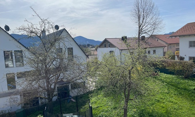Bad Toelz Apartment | Helle und Ruhige Ferienwohnung in Bad Tölz