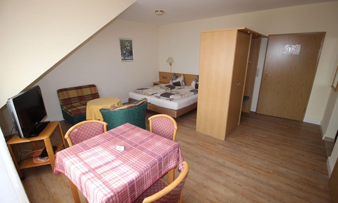 Untereisenheim Apartment | Helles Appartement im 1. Stock mit barrierefreier Dusche