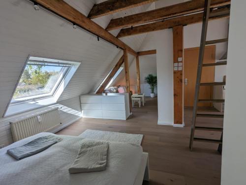Verberg Apartment | Helles Dachgeschoss-Appartement