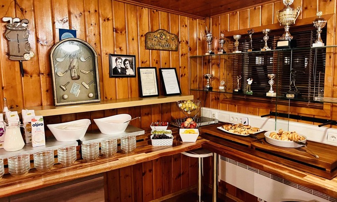 Hvolsvollur Hotel | Hellisholar Cottages