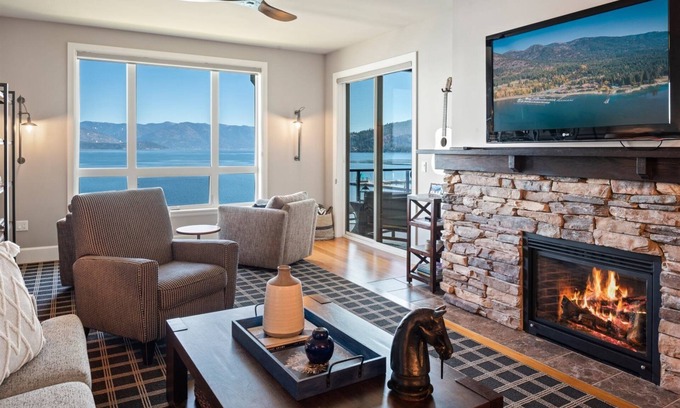 Sandpoint Condo | Hello Gorgeous! Luxury Waterfront condo w/heated pool, hot tub, spa