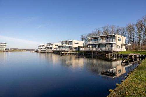 Oranjeplaat Villa | Hello Zeeland - Water Villa's Veerse Wende