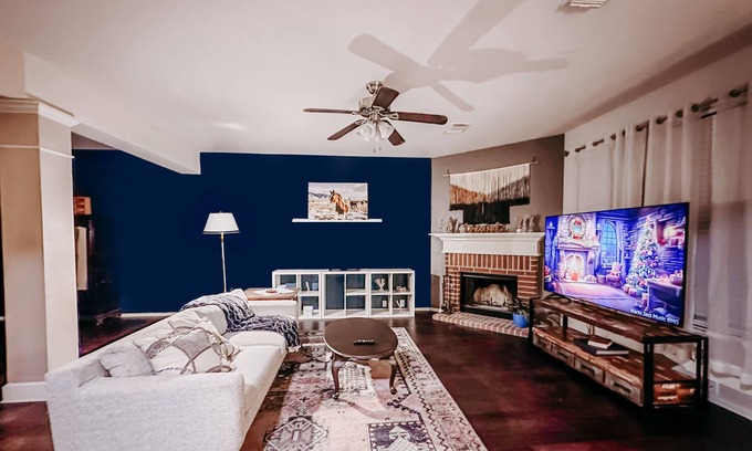Helotes House | Helotes House welcomes you! Come to a spacious home in the suburbs of the city.