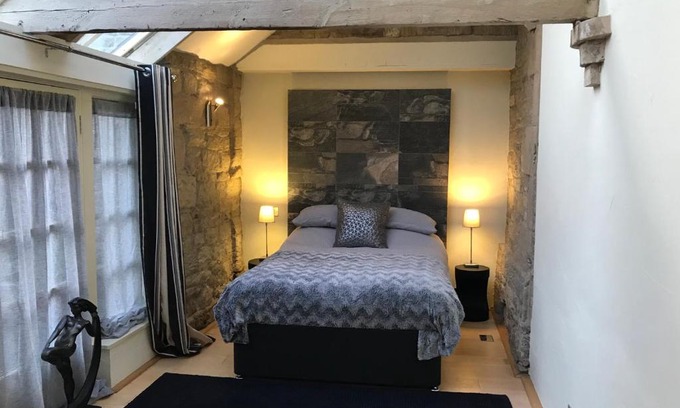 Dinnington Bed & Breakfast | Hemples Lodge