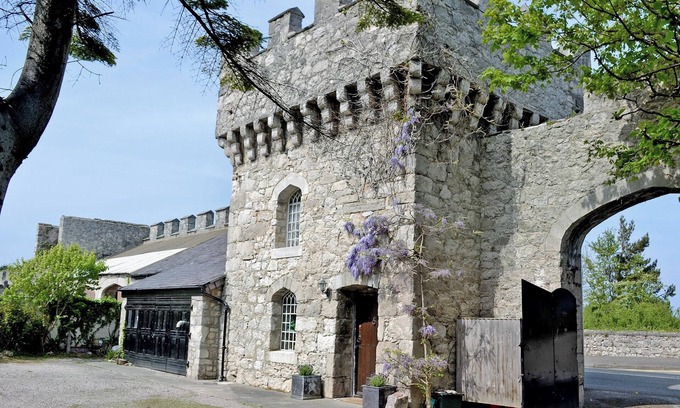 Rhyd-y-foel Cottage | Hen Wrych Hall Tower
