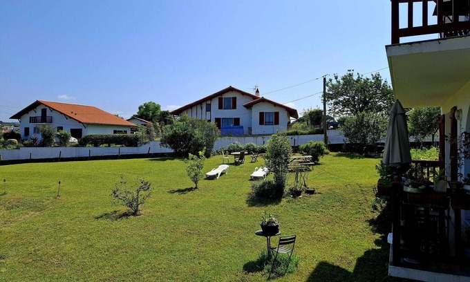 Hendaye Apartment | Hendaye beach at 5mn walking distance. Belle Résidence Basque. parking and wifi.