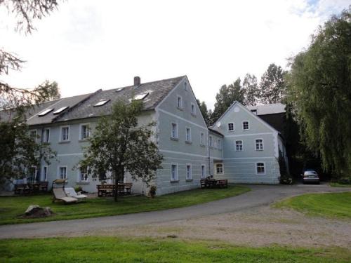 Tirschenreuth House | Hendlmühle