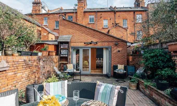 Henley Apartment | Henley Gardens - From 200 Per Night