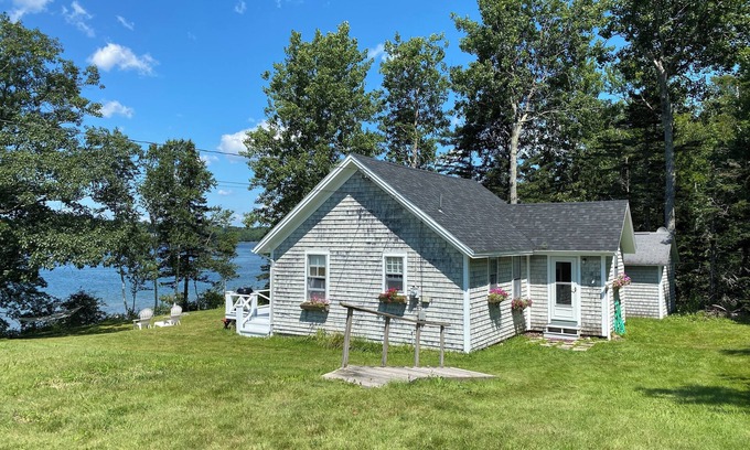 Brooksville House | HENRY POINT - Charming Little Cottage on the Shore, Great Kayaking