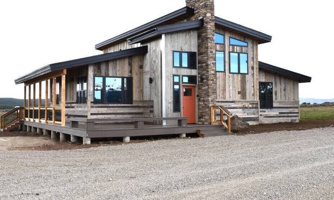 Island Park Cabin | Henry's Ip Cabin | Sleeps 8 | 40 Min to