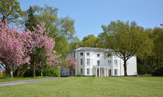 Beccles Cottage | HENSTEAD HALL, pet friendly, with a garden in Beccles